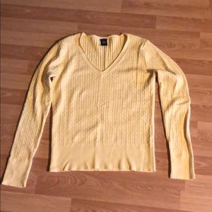 Gap sweater